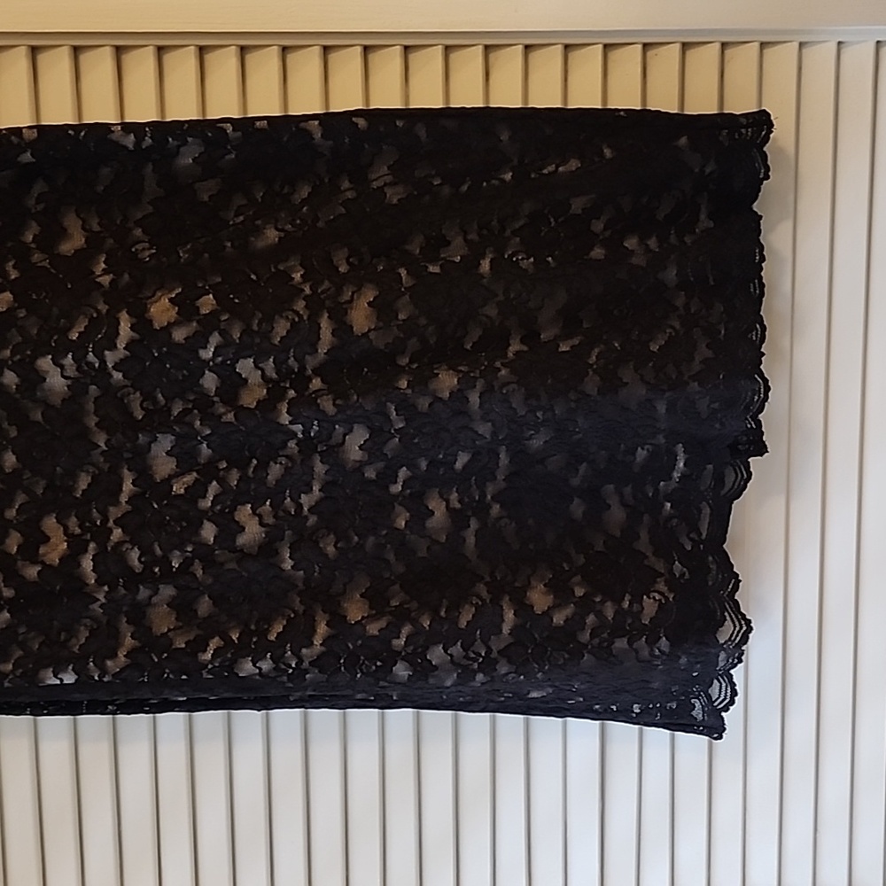 EUC Banana Republic Black Pencil Skirt with Lace overlay in Sz 4